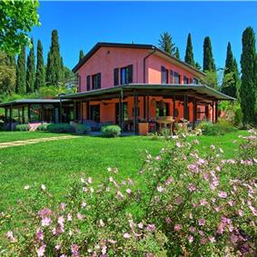 5 bedroom villa with pool and tennis court near San Gimignano, sleeps 10